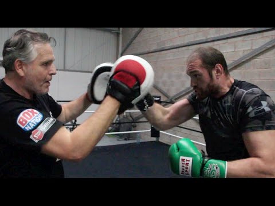 INSIDE TEAM FURY CAMP - TYSON FURY &  PETER FURY PAD WORK (TRAINING FOOTAGE) / KLITSCHKO v FURY