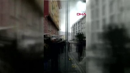 Esenyurt'ta İkinci Yangın; Binanın Çatısından Alevler Yükseldi