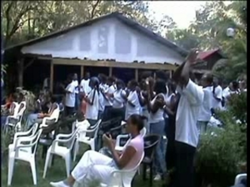 Maché, pa gadé sou koté