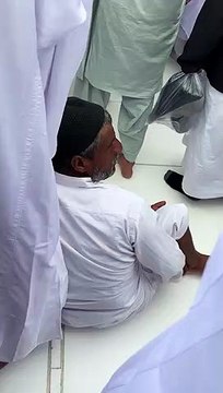 Engelli adam Kabe'yi böyle tavaf etti! İman varsa imkan da vardır