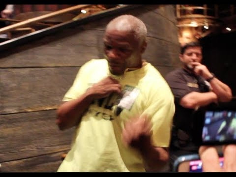 FLOYD MAYWEATHER SNR SHOWS WHAT WOULD HAPPEN TO CONOR McGREGOR IF HE FOUGHT HIM!