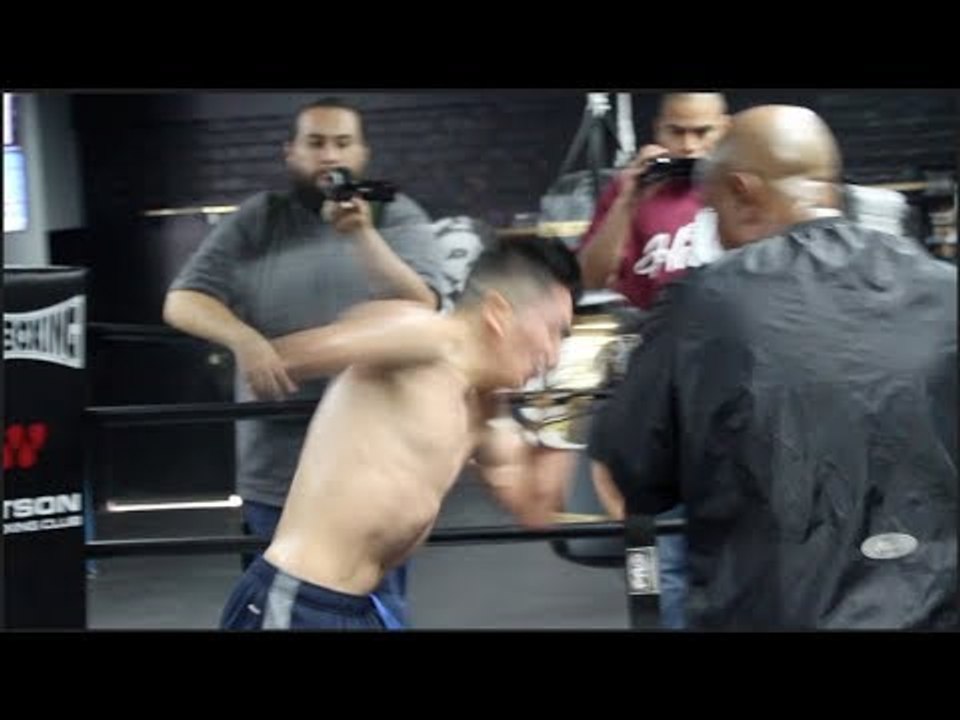 LEO SANTA CRUZ SHOWS OFF HIS BRUTAL BODY PUNCHING @ LA MEDIA WORKOUTS / SANTA CRUZ v AVALOS