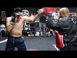 GREAT TECHNIQUE! - LEO SANTA CRUZ LOOKING FANTASTIC ON THE PADS SHOWING HIS POWER & HAND SPEED
