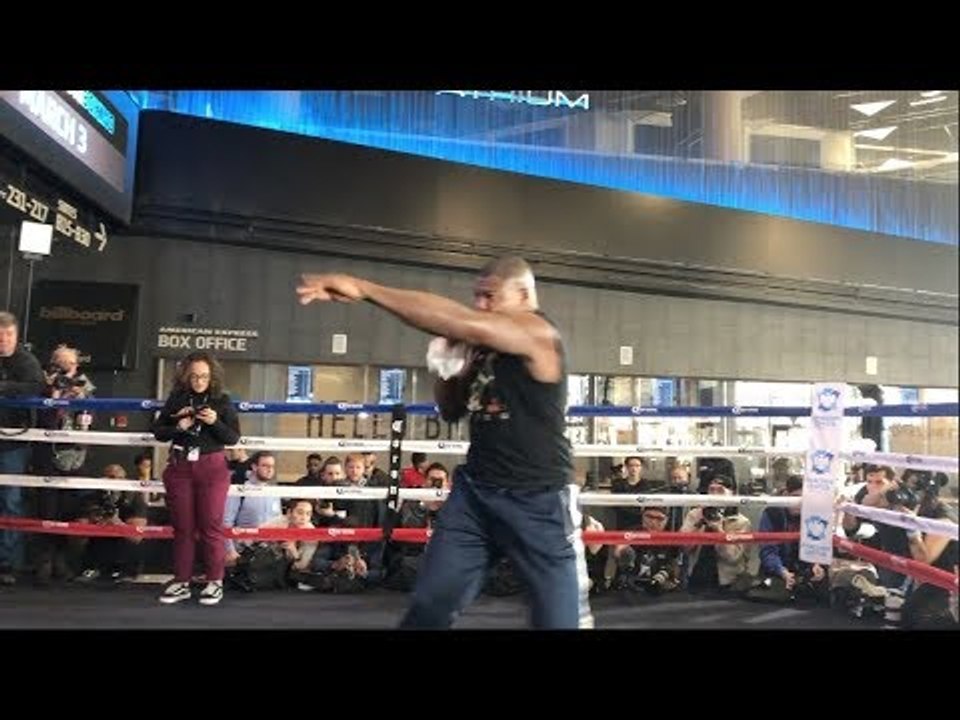 CAN 'KING KONG' ORTIZ BE THE MAN WHO STOPS DEONTAY WILDER?! - EVEN THO HE DOES (0) PAD WORK