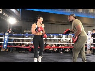 THE EMPRESS! NEW YORK BASED ALICIA NAPOLEON SHOWS OFF HER SPEED & POWER ON MITT WORK