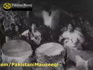Darinda 1970 : Piya Main Hoon Chand Aur Sab Chakor : Nazir Begum : Music by Gul Haider :  L Qateel Shifai