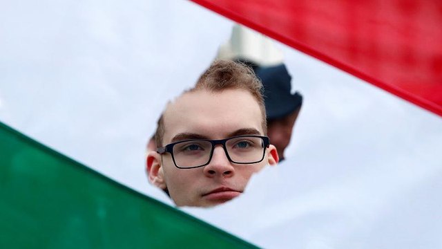 МИБ переезжает в Венгрию: кому это выгодно?