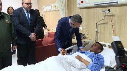 Cumhurbaşkanı Yardımcısı Oktay'dan yaralı askerlere ziyaret - ANKARA