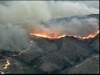 Una ola de incendios en Malibú deja un muerto y cientos de heridos