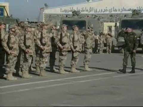 El Rey visita por sorpresa a las tropas españolas desplegadas en Herat