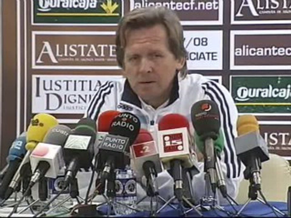 Schuster se queja de los árbitros