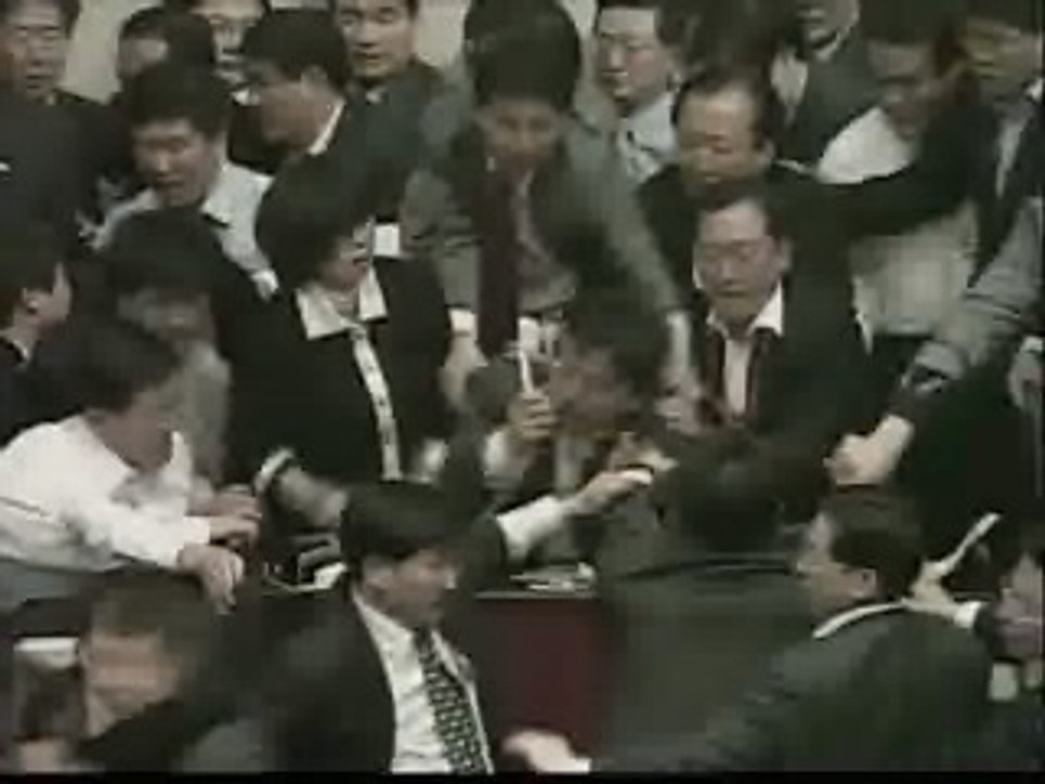 Batalla campal en el Parlamento de Corea del Sur
