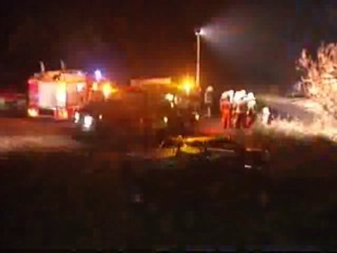 Tres muertos al volcar un bus en Lleida