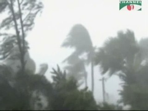 Más de 270 muertos y cientos de desaparecidos por el ciclón 'Sidr' en Bangladesh