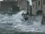 El oleaje de una tormenta amenaza con inundaciones en Inglaterra y Holanda