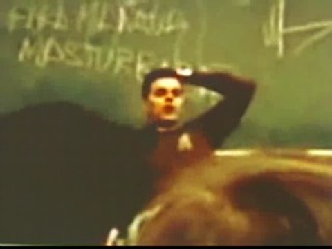 Tres jóvenes ebrios insultan a profesores en la Universidad de Vigo