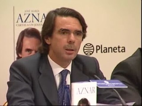 Aznar acusa a Zapatero de negociar lo que sea, como sea y con quien sea