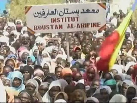 Cientos de chadianos protestan contra el intento de sacar ilegalmente a 103 niños del país