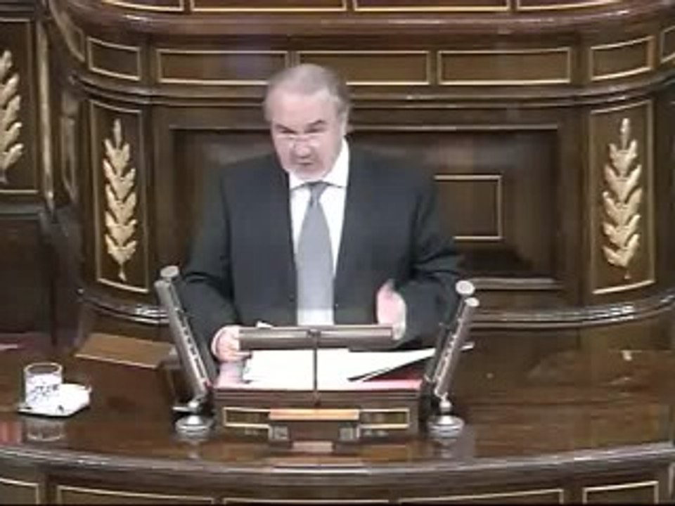 Solbes admite que el crecimiento del 3,3 "podría perder alguna décima"