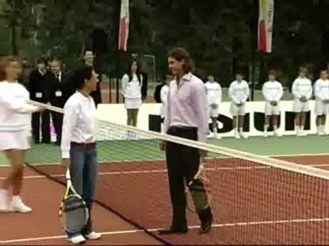 Ana Patricia Botín y Rafa Nadal juegan al tenis