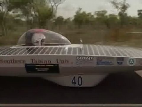 38 coches solares compiten en el desierto australiano