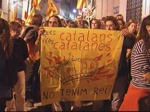 Queman las imágenes de los últimos diez reyes borbones