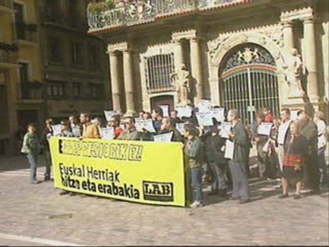 ANV protesta en Pamplona por las detenciones de Batasuna