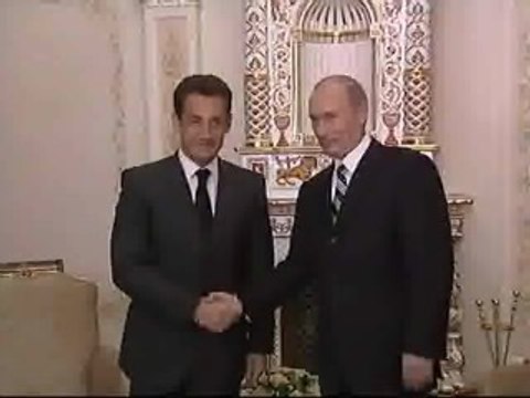 Nicolas Sarkozy se reúne en Rusia con Vladimir Putin para limar diferencias