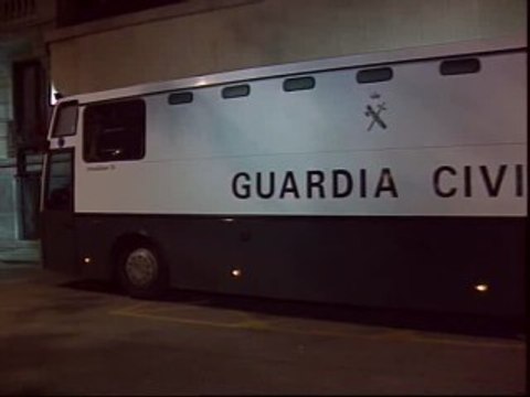 Garzón envía a prisión a 17 de los dirigentes de Batasuna