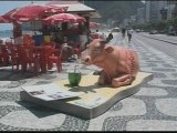 Cien vacas de colores toman las calles de Río de Janeiro
