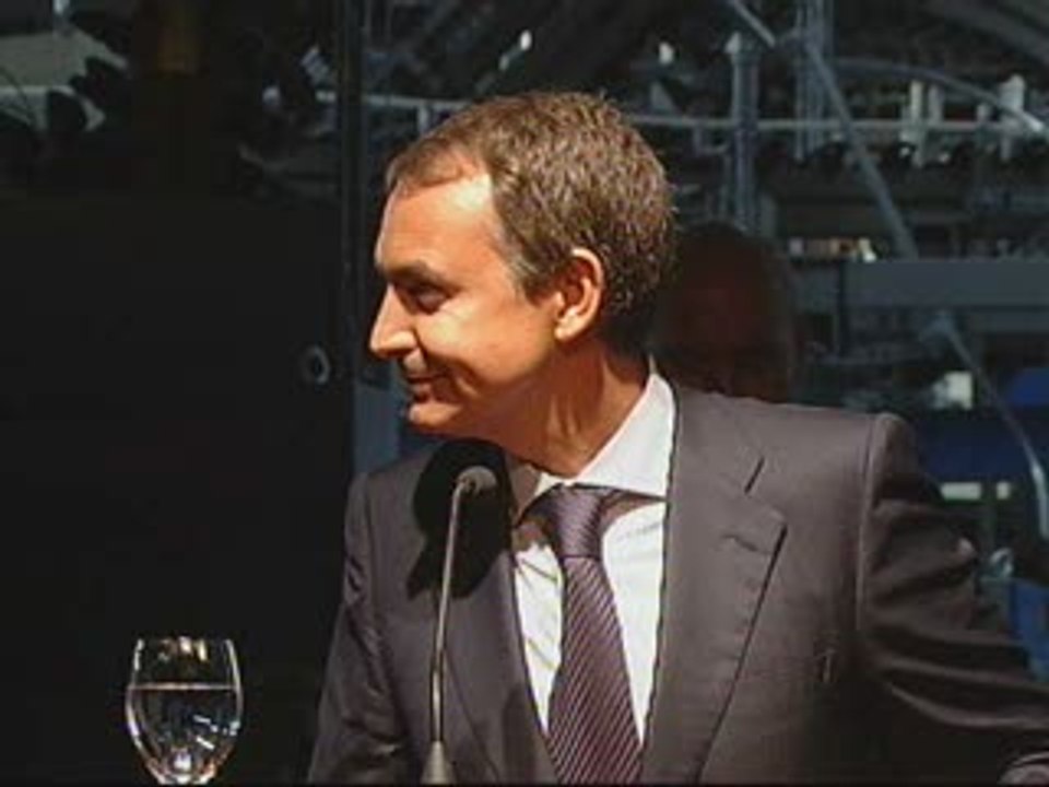 Zapatero: "Ojalá que estos 30 años de democracia los tengamos 30 veces"