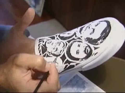 Zapatillas customizadas con las caras de los políticos