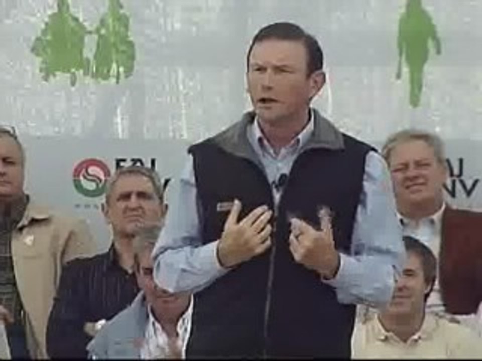 Ibarretxe advierte que no le temblará el pulso para convocar el referéndum a pesar del Gobierno