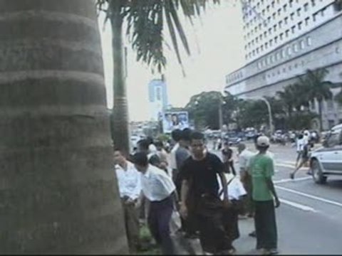 Al menos 800 monjes detenidos en Birmania