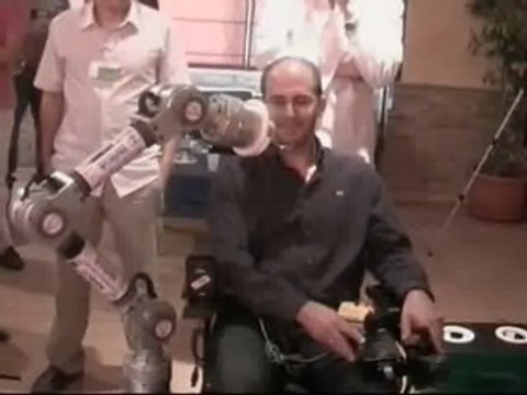 Un robot para alimentar a los discapacitados