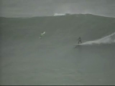 Surfistas del Cantábrico esperan la Ola Gigante en Getxo
