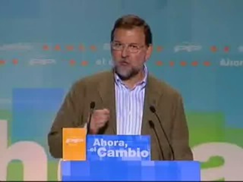 Rajoy: "El Gobierno "acabará prometiéndonos a todos un chalé en el caribe""