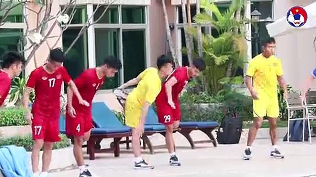 Bác sĩ đội tuyển U22 Việt Nam chia sẻ về tình hình lực lượng trước vòng bán kết | VFF Channel