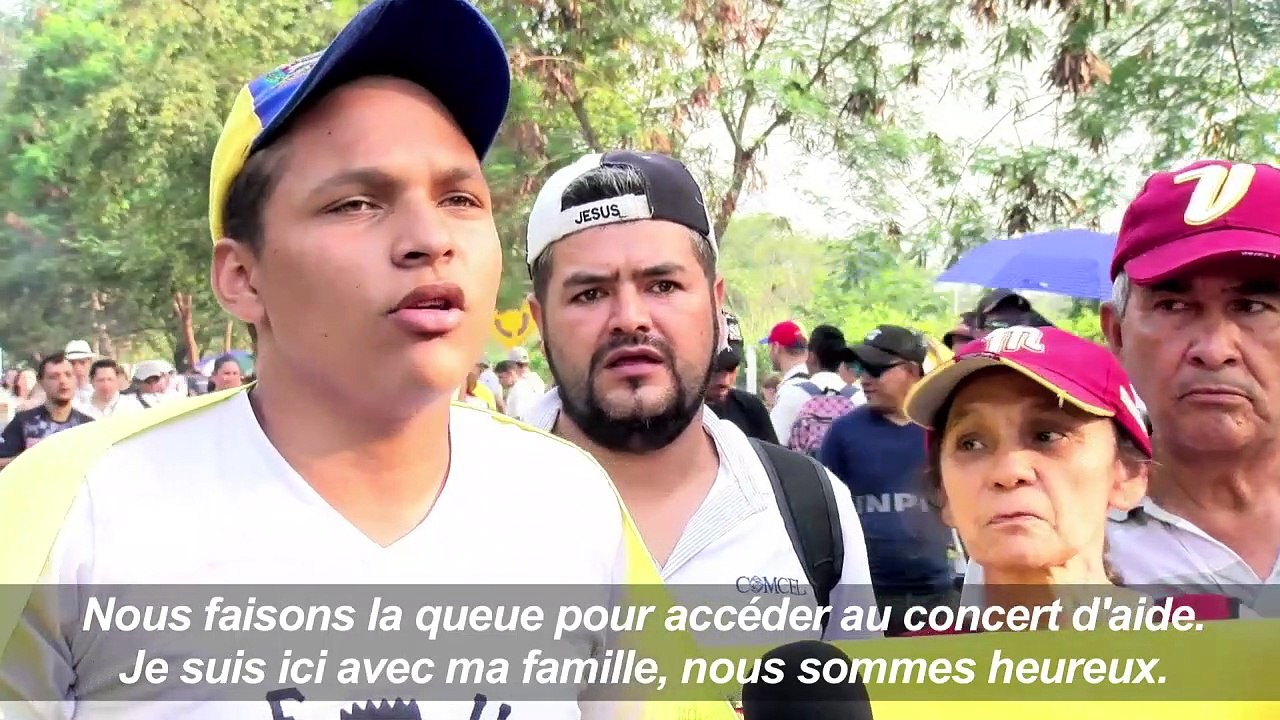 Foule pour le concert de charité à la frontière de la Colombie