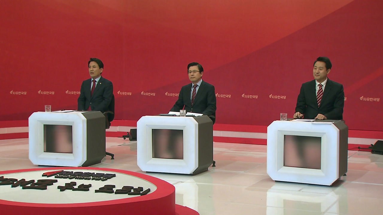 한국당, 박근혜 끌어안기...시대 역행 논란에 '소탐대실' 비판 / YTN