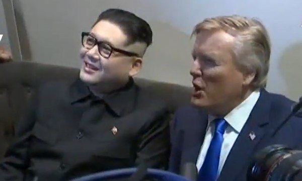 Trump dan Kim Jong Un Tiruan Hebohkan Warga Vietnam