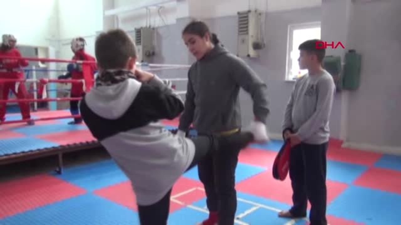 Spor Milli Kick Boksçu Zeynep'in Hedefi Dünya Şampiyonluğu