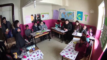 Köy çocuklarına mutluluk taşıdılar- BİTLİS