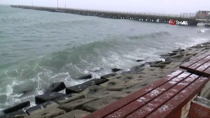 Tekirdağ’da kar ve fırtına deniz ulaşımı durdurdu