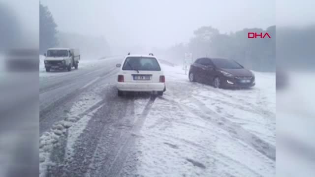 Balıkesir Yoğun Kar Yağışı Edremit-Yenice Karayolu'nda Ulaşımı Olumsuz Etkiliyor