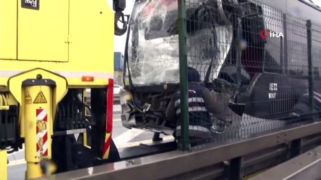 İstanbul Haramidere'de metrobüs kazası yaşandı