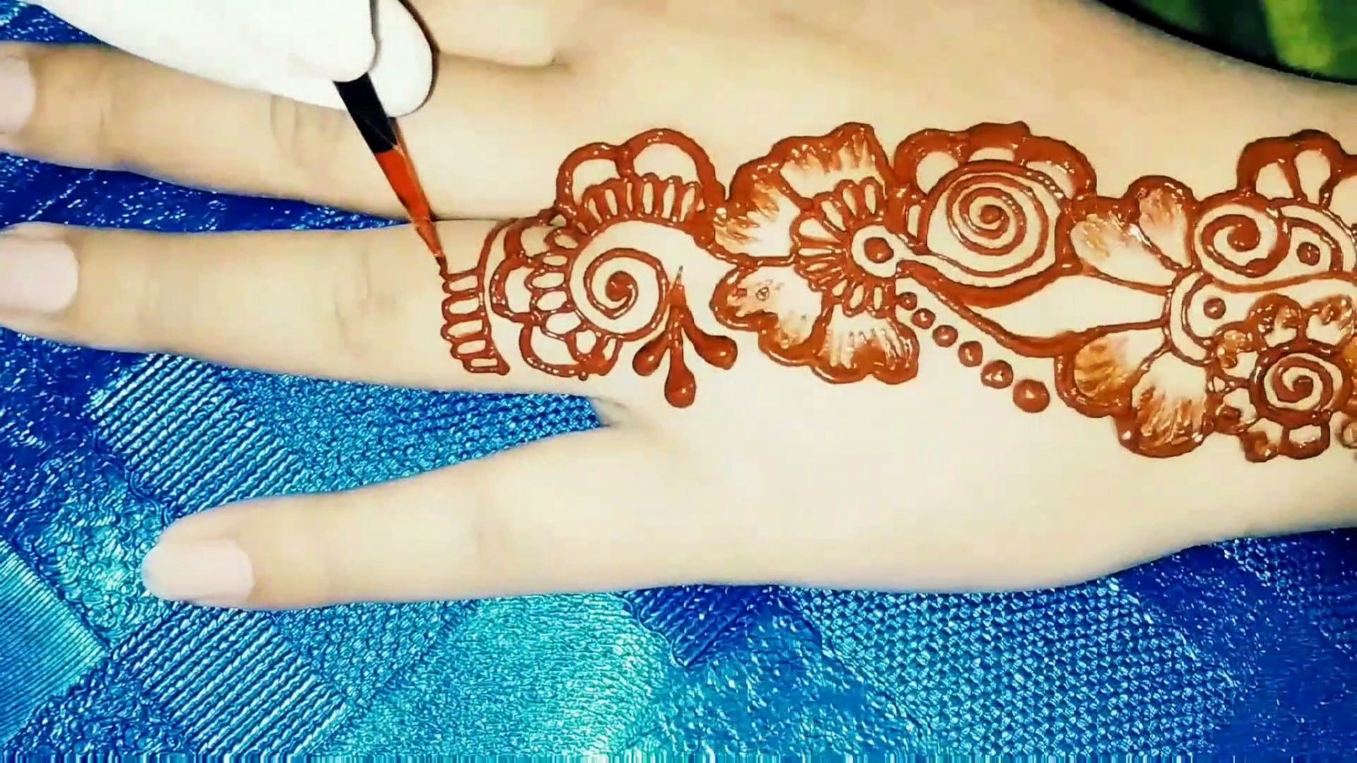 Latest Floral Arabic Mehndi Design For Back Hands Mehndi Designs