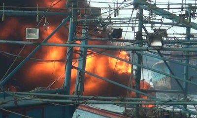 Sejumlah Kapal Terbakar di Pelabuhan Muara Baru