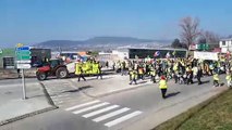 Un petit millier de gilets jaunes en route vers Annonay