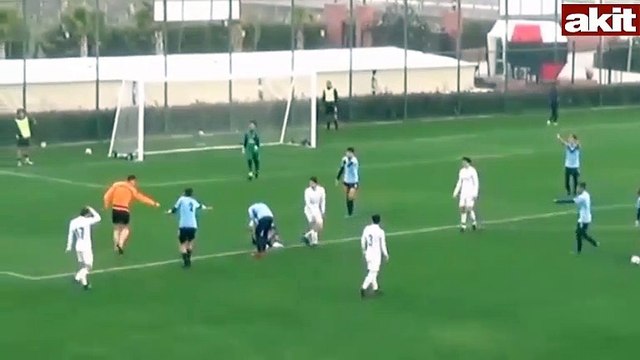 Genç futbolcudan görülmemiş davranış! Haksız penaltıyı dışarı attı